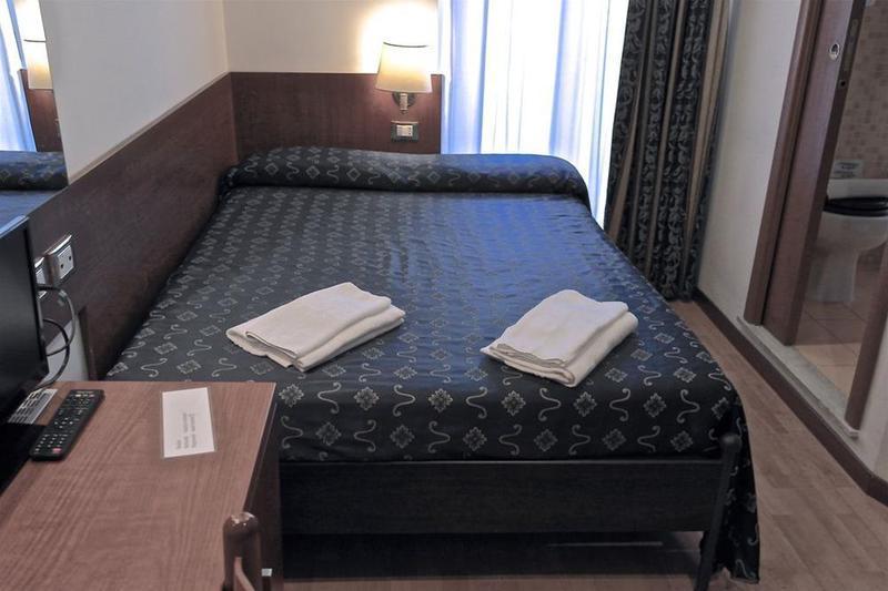 רומא Guest House Casa Vicenza מראה חיצוני תמונה